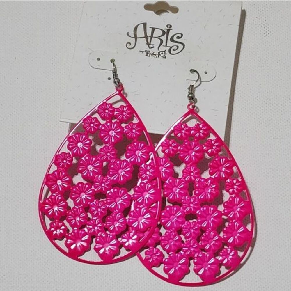 Aris by Treska Hot Pink Floral Cutout Teardrop Statement Drop Earrings NEW